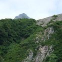 笹平への急登から垣間見る山頂